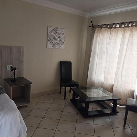 Hotel 4 Seasons Country Club Bronkhorstspruit Esterno foto