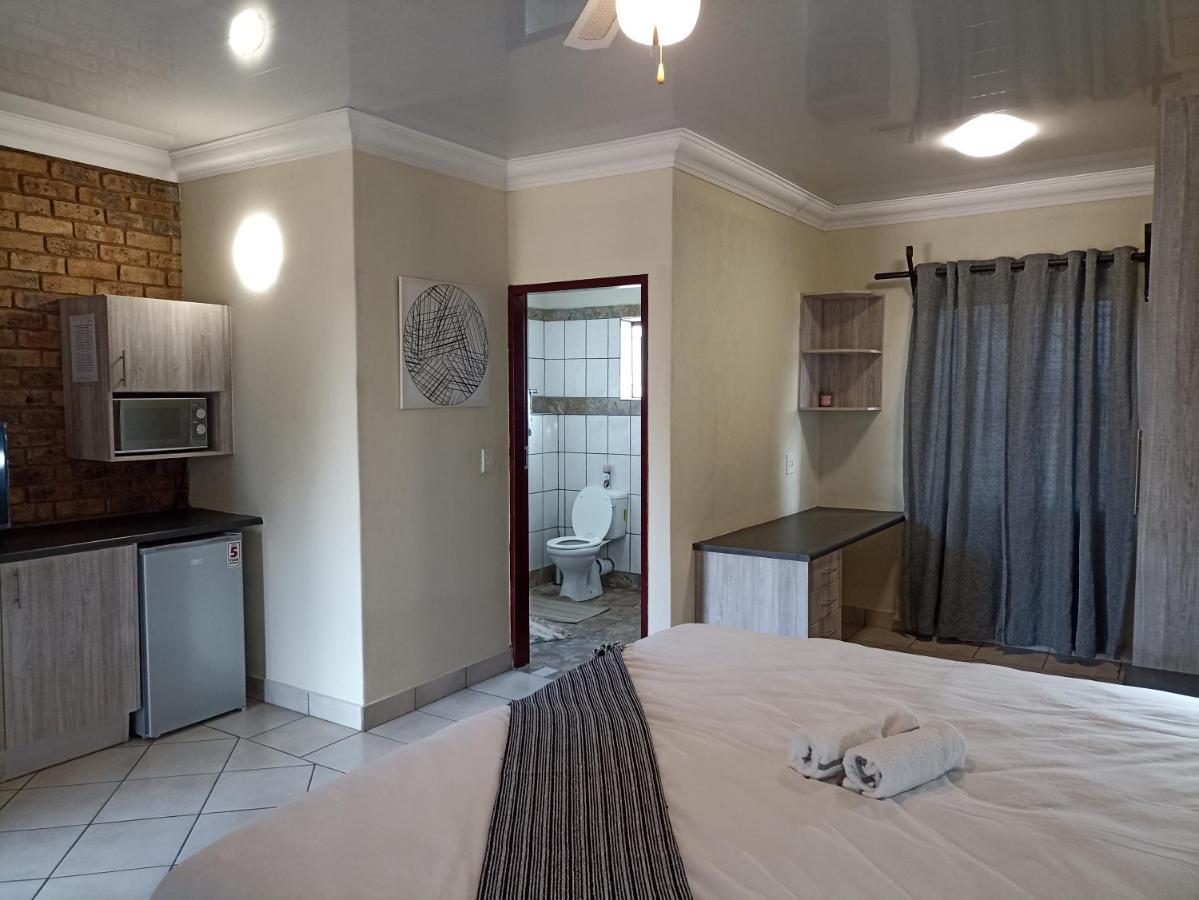 Hotel 4 Seasons Country Club Bronkhorstspruit Esterno foto