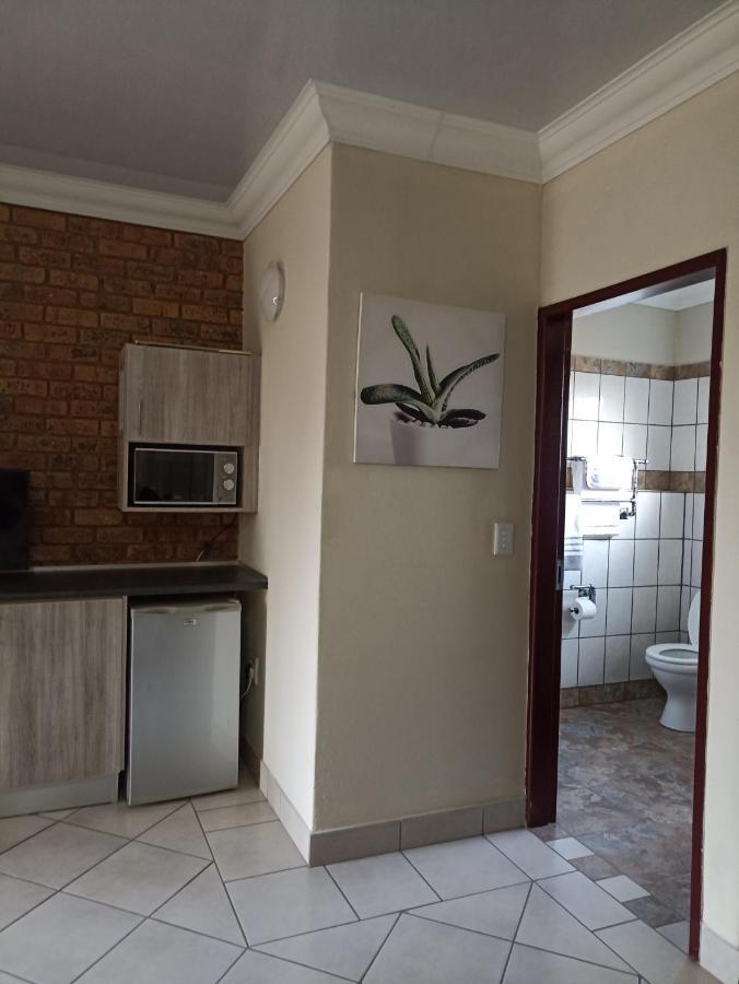 Hotel 4 Seasons Country Club Bronkhorstspruit Esterno foto
